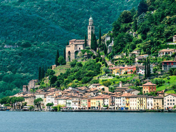 Ngoài những vùng nói tiếng Pháp, Thụy Sĩ còn có vùng nói tiếng Ý. Điển hình là thành phố Lugano đặt theo tên của hồ băng mà nó nằm ngay cạnh. Bạn sẽ được nghe giọng Ý, tiếng Ý và đặc biệt những món ăn tuyệt ngon của Ý ngay ở chính nơi này.