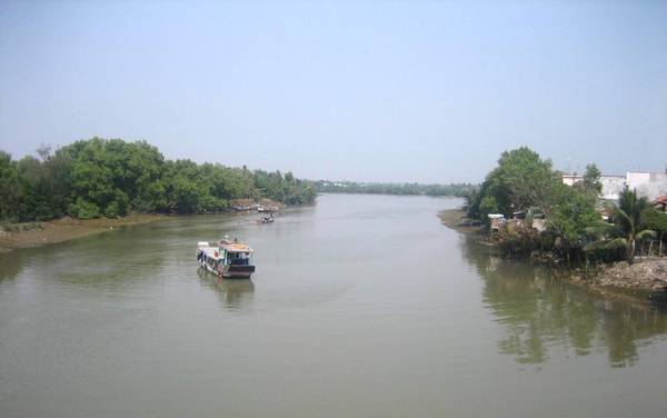 Sông Cần Giuộc còn được gọi Rạch Cát. Ảnh: Phanxipăng