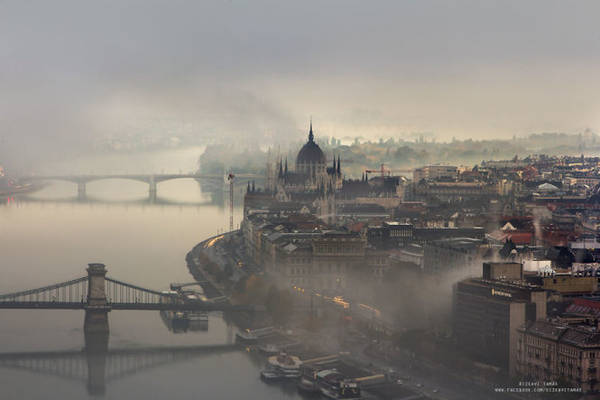 Vẻ đẹp thành phố trong sương