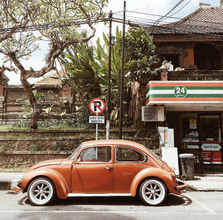 Đường ở Bali khá nhỏ, chật hẹp, hai xe tránh nhau thường khá vất vả.