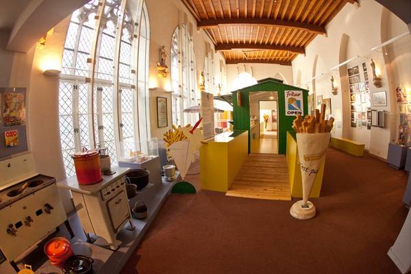 Bảo tàng Frietmuseum dành riêng cho món khoai tây chiên, còn bảo tàng Choco-Story chuyên về chocolate.
