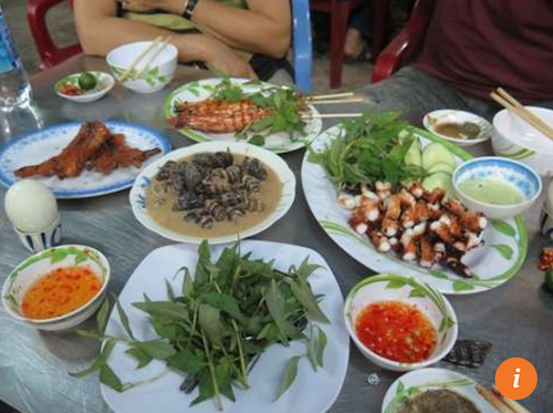 Ốc Oanh – 534 đường Vĩnh Khánh, quận 4 Theo Bao La, sẽ thật thiếu sót nếu đến Sài Gòn mà không ăn ốc. Quận 4 là thiên đường của các loại hải sản với đủ món từ tôm, cua, ốc, chế biến đa dạng và vô cùng đậm đà.