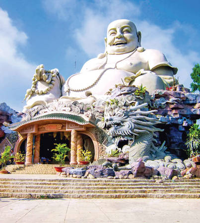  Tượng Phật Di Lặc lớn nhất châu Á trên đỉnh núi Cấm.
