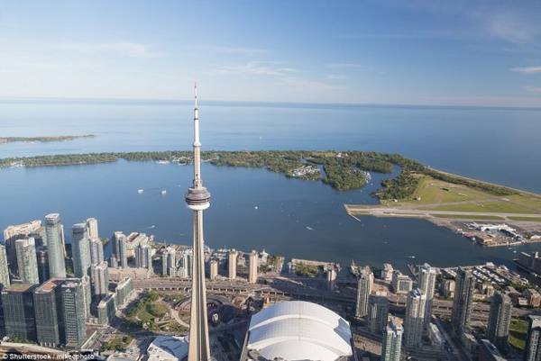 Nếu đi bằng phà, chỉ cần mất vài phút là đã cập bến quần đảo Toronto