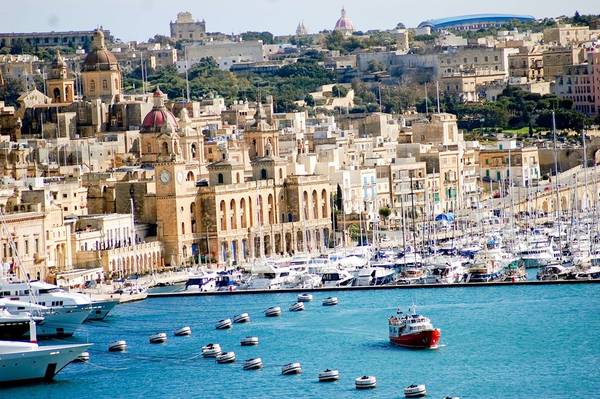 Malta nổi tiếng với khí hậu dễ chịu. Mùa hè khá nóng và lý tưởng cho người yêu thích ánh mặt trời. Ngoài khoảng thời gian đó, thời tiết thường nắng đẹp mà không quá gay gắt. Mùa đông cũng không quá lạnh và vẫn có ánh mặt trời. Ảnh: Secondhome.