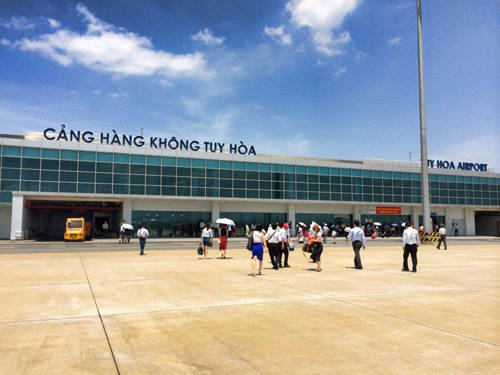 Sân bay Tuy Hòa đón hàng trăm lượt khách đến mỗi ngày. Ảnh: Vy An.