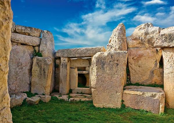 Malta có 5 ngôi đền được UNESCO công nhận là Di sản thế giới, trong đó có ngôi đền độc lập cổ nhất thế giới ở Ggantija. Ảnh: Tapintotravel.
