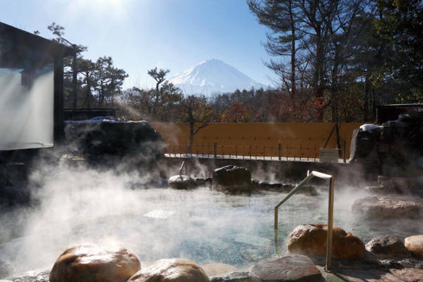 Suối nước nóng Fuji Chobo no Yu Yurari - Ảnh: wp
