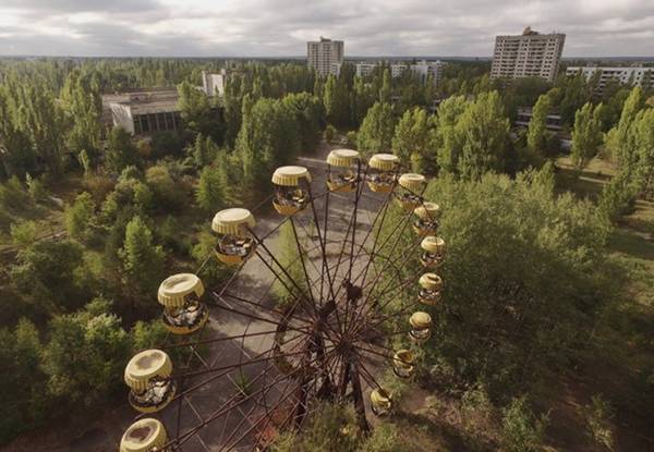 Nằm ở Pripyat, Ukraine, khu vui chơi này dự kiến mở cửa vào ngày 1/5/1986 nhân dịp Quốc khánh nước này ngày 24/4. Tuy nhiên, kế hoạch bị phá sản vào ngày 26/4, khi thảm họa hạt nhân Chernobyl xảy ra gần đó. Hình ảnh hoang tàn của công viên đã trở thành một biểu tượng của thảm họa Chernobyl.