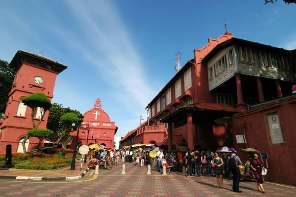 5. Khám phá địa danh lịch sử Malacca: Nơi đây từng là thuộc địa của các cường quốc phương Tây như Bồ Đào Nha, Hà Lan và Anh. Các địa danh nổi tiếng có thể kể đến như Red/Dutch Square, St. Paul’s Hill, và A’Famosa Fort. Một số tòa nhà di tích có ảnh hưởng của văn hóa Peranakan, sự giao thoa của văn hóa Trung Quốc và Malaysia. Ảnh: Hype.