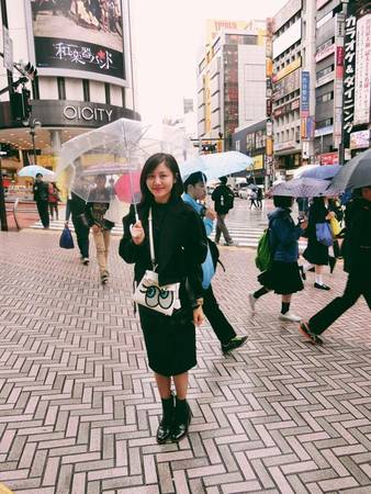 Văn Mai Hương nhận thấy thủ đô Nhật Bản rất sầm uất và nhộn nhịp. Cô đặc biệt thích mua sắm ở đây. 9X cũng rất thích những trang phục may đo, thiết kế của người Nhật. 