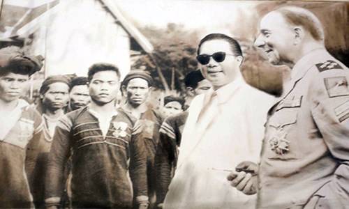 Quốc trưởng Bảo Đại trong chuyến thị sát Hoàng triều năm 1950. Ảnh lưu giữ tại Dinh I
