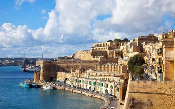 Malta có vị trí chiến lược nằm giữa châu Âu, Bắc Phi và Trung Đông, từng nằm dưới sự chiếm đóng của người Phoenicia, người Aragone, Các hiệp sĩ Thánh John, người Pháp và người Anh. Quốc gia này còn có vai trò quan trọng trong nhiều cuộc chiến nổi tiếng nhất lịch sử, như giữa châu Âu Công giáo và đế chế Otttoman, thành công và thất bại của Napoleon, cũng như Thế chiến II. Ảnh: Telegraph.
