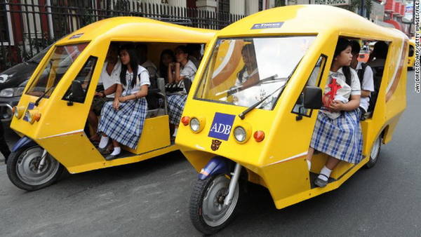 Xe tuk tuk điện đang được sử dụng tại Manila, Philipines