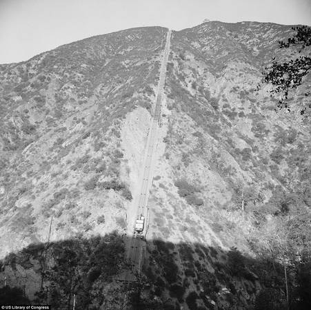 Tuyến đường sắt leo núi Lowe ngày nay chỉ còn là một đống đổ nát ở Los Angeles, California, Mỹ. Trước kia, đây là tuyến thứ 3 trong chuỗi đường sắt leo núi do nước Mỹ xây dựng nhằm thúc đẩy du lịch địa phương. 