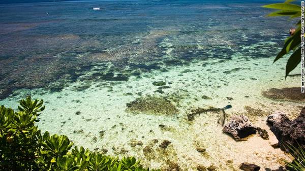 Bãi biển Geger: Xung quanh bãi biển này đầy các khu nghỉ mát năm sao như St Regis Bali và Mulia. Bãi Geger là nơi du khách có thể tham gia nhiều hoạt động thể thao phong phú: chơi golf, bơi, lặn biển trong làn nước xanh lam lấp lánh. Vào mùa nước yên, bạn có thể thuê thuyền kayak rong ruổi.