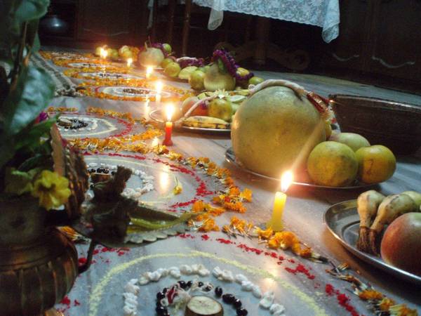 Nepal: Sambat là lễ hội năm mới của người Nepal theo lịch của nước này. Người dân thường tham dự Mha Puja, một nghi lễ thanh lọc và cầu siêu cho năm mới. Các hoạt động ngoài trời bao gồm diễu hành và thi sắc đẹp. Ảnh: bimalfotos.