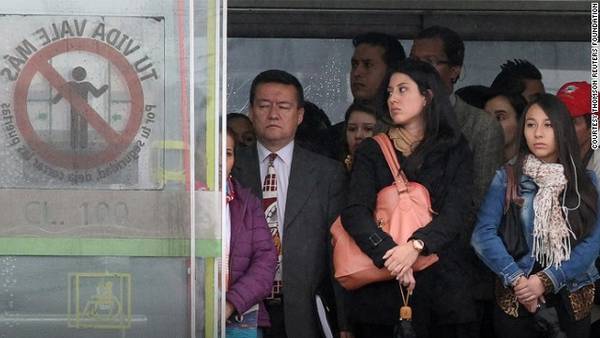 Khảo sát của Quỹ Thomson Reuters tại 16 thành phố lớn cho thấy Bogota (Colombia) có hệ thống phương tiện công cộng tồi tệ nhất với phụ nữ.