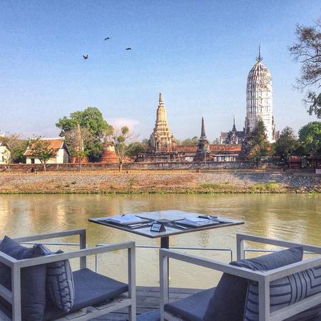 Ayutthaya được bao quanh bởi ba dòng sông thơ mộng: Chao Phraya, Lop Buri và Pasak và là nơi lưu lại những dấu ấn vàng son của kinh đô tồn tại hơn 400 năm từ giữa thế kỷ 14 đến nửa cuối thế kỷ 18. Ảnh: kam_onnicha/ instagram