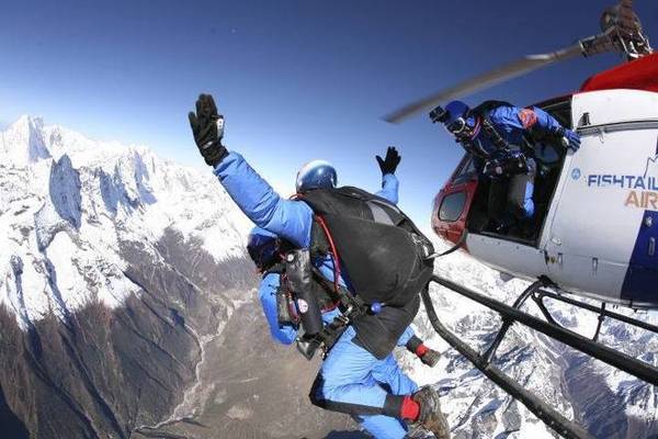 Nhảy dù từ đỉnh Everest