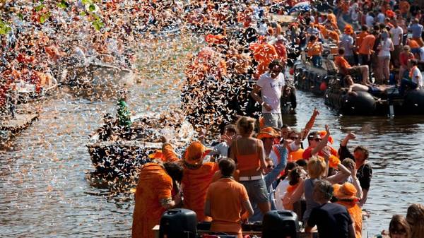 Lễ hội nhà Vua hay King’s Day đánh dấu ngày sinh của vua Willem Alexander.