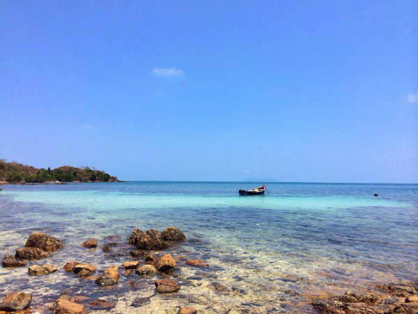 Nước biển trong xanh ở quần đảo Hải Tặc. Ảnh: FB đảo Hải Tặc