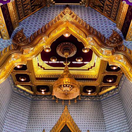 Phần mái của ngôi chùa cũng được chạm khắc rất tinh xảo. Ảnh: aroundtheworldin