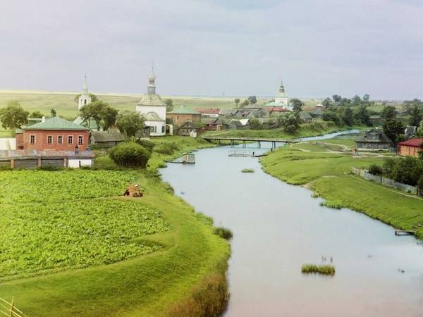 Phố cổ Suzdal, trên sông Kamenka, Bắc Moscow, được chụp năm 1912.