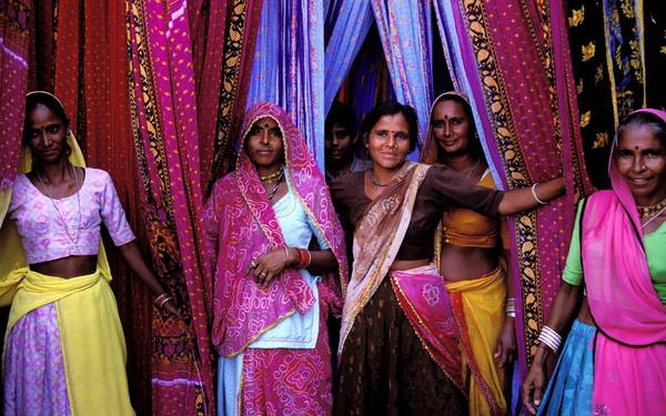 Sari không chỉ là một trang phục truyền thống, mà còn là biểu tượng phong cách sống của phụ nữ Ấn Độ.