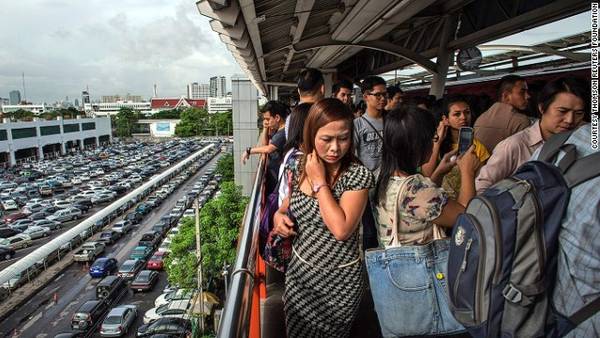 Phụ nữ ở Bangkok cho biết họ không tin các hành khách sẽ can thiệp và giúp đỡ họ nếu họ bị tấn công hay quấy rối.