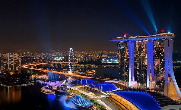 Singapore về đêm rực rỡ, lộng lẫy và sôi động. Ảnh: Thousandwonders.