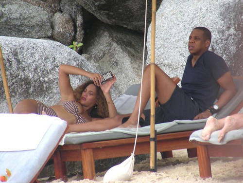 Beyonce cùng chồng du lịch ở Thái Lan trong những ngày đầu năm.