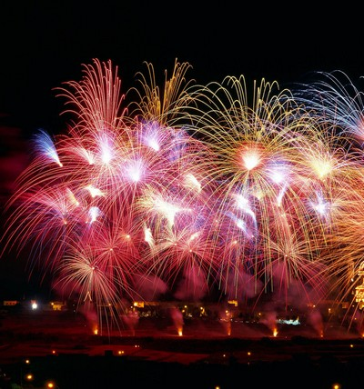 Bạn và gia đình sẽ có những giờ phút đón năm mới tuyệt vời, chiêm ngưỡng những màn bắn pháo hoa hoành tráng.