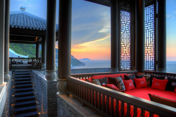 Kiến trúc tinh tế tại InterContinental Danang Sun Peninsula Resort.