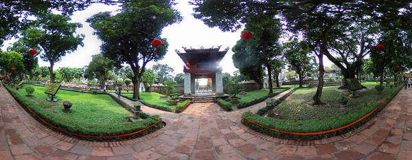 Khuê Văn Các là một lầu vuông tám mái, bao gồm bốn mái thượng và bốn mái hạ, cao gần chín thước, do Tổng trấn Nguyễn Văn Thành triều Nguyễn đương thời cho xây dựng vào năm 1805. Hình ảnh "gác vẻ đẹp của sao Khuê" đã được chọn làm biểu tượng của thủ đô Hà Nội.