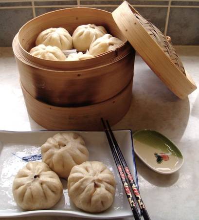 Bánh bao là một trong những món ăn được người Trung Quốc quan niệm sẽ giúp họ mang lại may mắn trong dịp đầu năm mới.