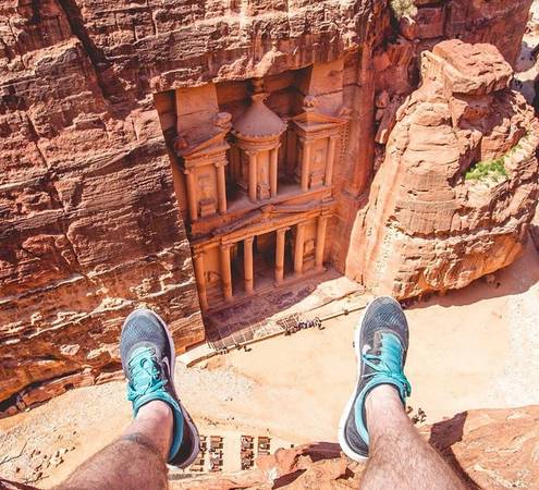 Ảnh của Jordan Herschel (@jordanherschel) đẹp đến nỗi bạn phải tự hỏi đó có phải cảnh thật không. Anh cho biết bức ảnh này được chụp ở Petra, Jordan, cảnh đẹp thực sự bù đắp cho chuyến bay dài 14 tiếng để tới được đây. 