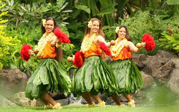 Vũ điệu Hula là một điệu múa truyền thống của Hawaii, diễn tả về cầu vồng, ánh chớp, sấm sét và vũ điệu này được xem như là một lời cầu nguyện gửi đến thần linh.