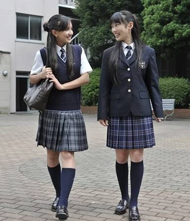 Váy đồng phục học sinh Nhật Bản không hề ngắn như trong truyện tranh. (Ảnh Internet)