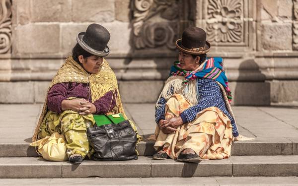 Chiếc mũ quả dưa lại là trở thành biểu tượng thời trang và món phụ kiện không thể thiếu trong trang phục của người dân Bolivia. 