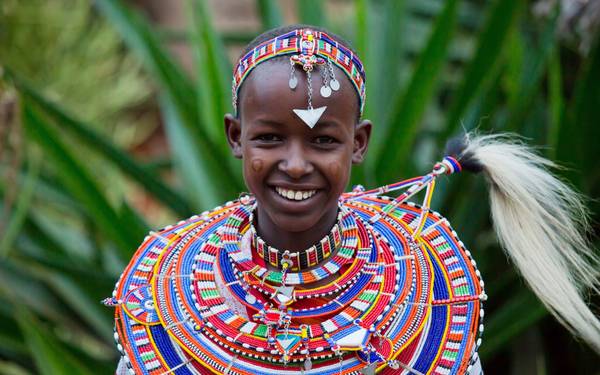 Những chiếc vòng đeo cổ rực rỡ của người Maasai.