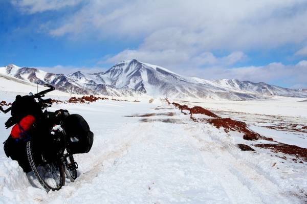 Chiếc xe đạp Old Geoff đã mang Charlie đến với vùng đất Tây Tạng hùng vĩ.