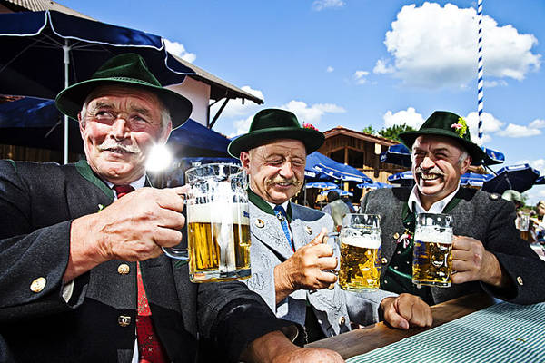 Lễ hội Oktoberfest kéo dài 16 ngày từ cuối tháng 9 đến hết tuần đầu tiên của tháng 10 là một phần quan trọng trong đời sống văn hóa của người dân Bavaria - Đức.