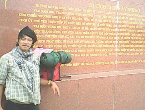 Mê du lịch, chàng trai 23 tuổi đã đi khắp mọi miền đất nước (Chụp ảnh tại Vũng Rô, Phú Yên, tháng 3/2014).