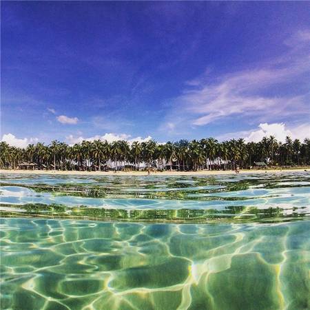 Bạn đã tin vào độ trong vắt của nước biển Koh Tonsay chưa nào? (Ảnh: Instagram)