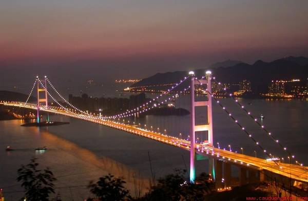 Cầu Thuận Phước là cây cầu treo dây võng hiện đại và dài nhất Việt Nam