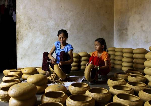 Trù Sơn là làng gốm có một không hai bởi đây là nơi duy nhất còn làm ra các loại nồi bằng đất ở xứ Nghệ. Vì thế, ngoài tên Trù Sơn, nơi đây còn được gọi là làng "Nồi Đất".