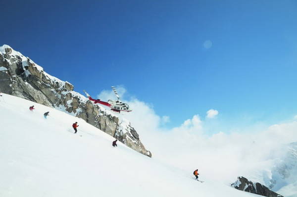 Trượt tuyết trên khu vực núi tuyết tỉnh British Columbia (Canada)