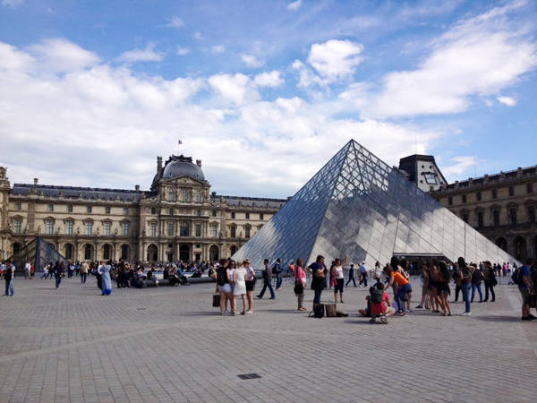 Bảo tàng Louvre (Pháp).