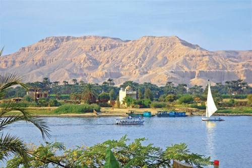  Màu xanh bên bờ sông Nile